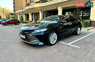Седан Toyota Camry 2018 в Києві