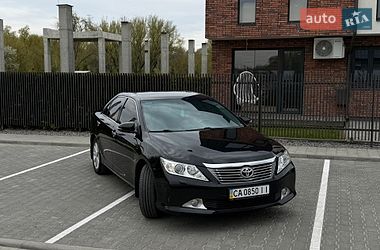 Седан Toyota Camry 2012 в Умані