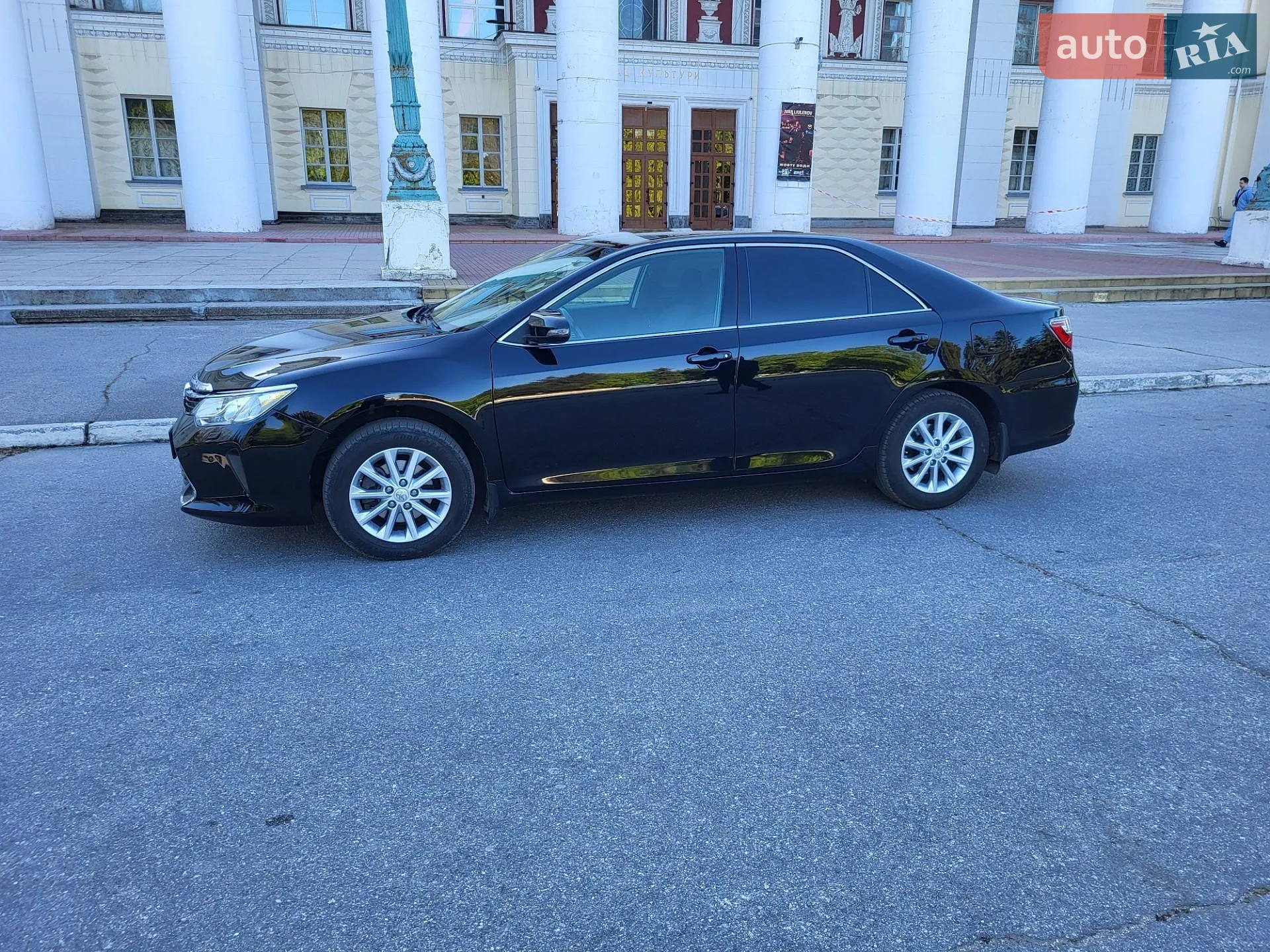 2015 Toyota Camry - фото 1