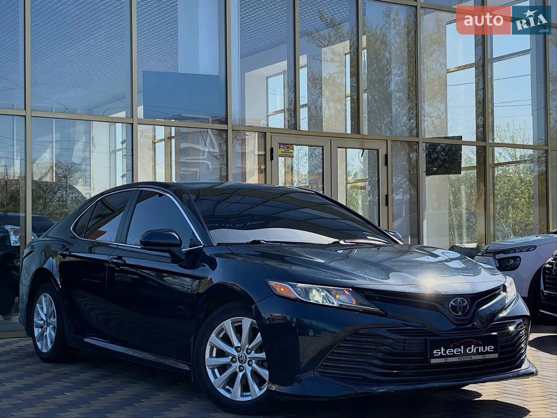 2020 Toyota Camry - мініатюра 3