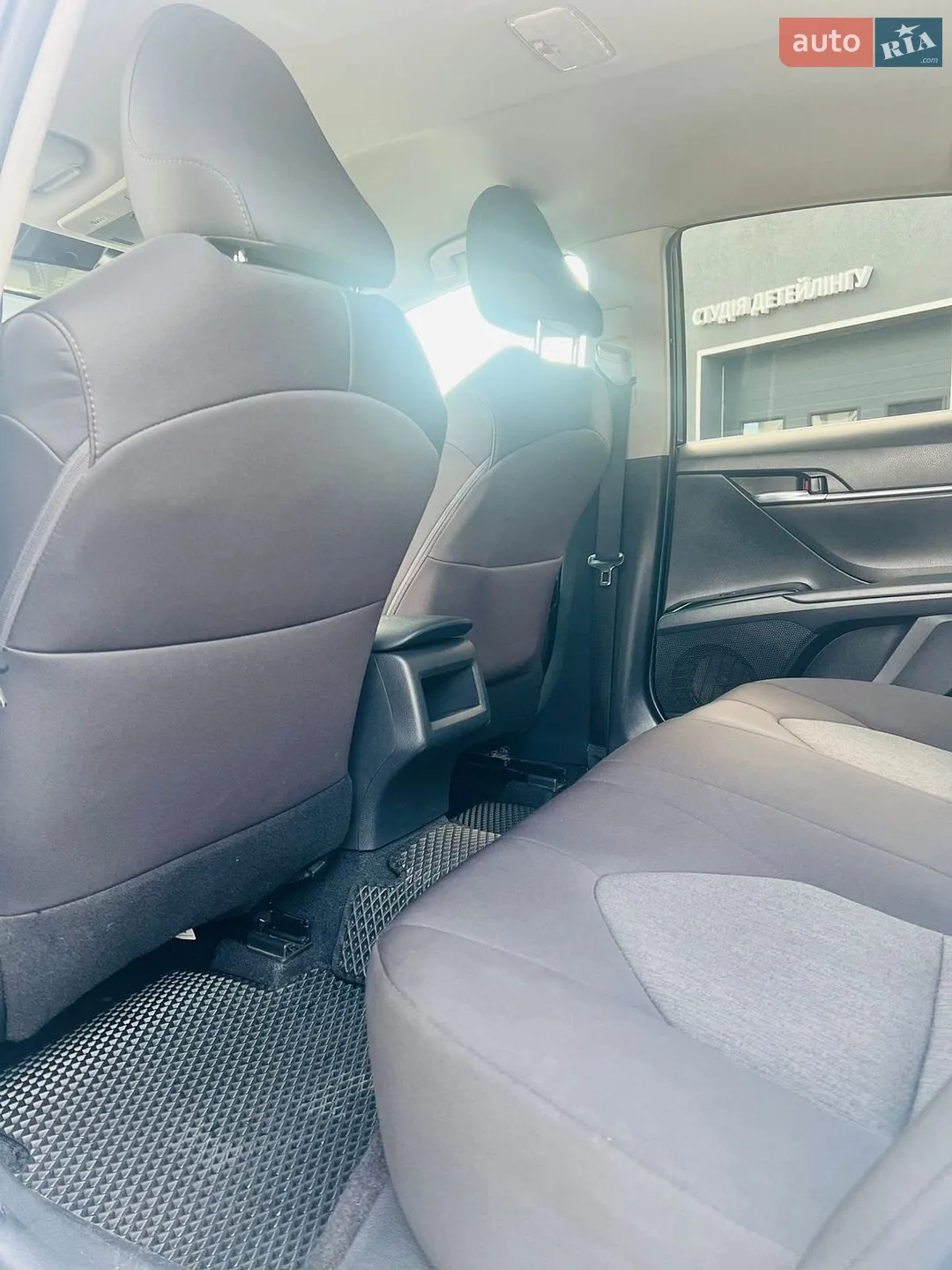 2018 Toyota Camry - мініатюра 16