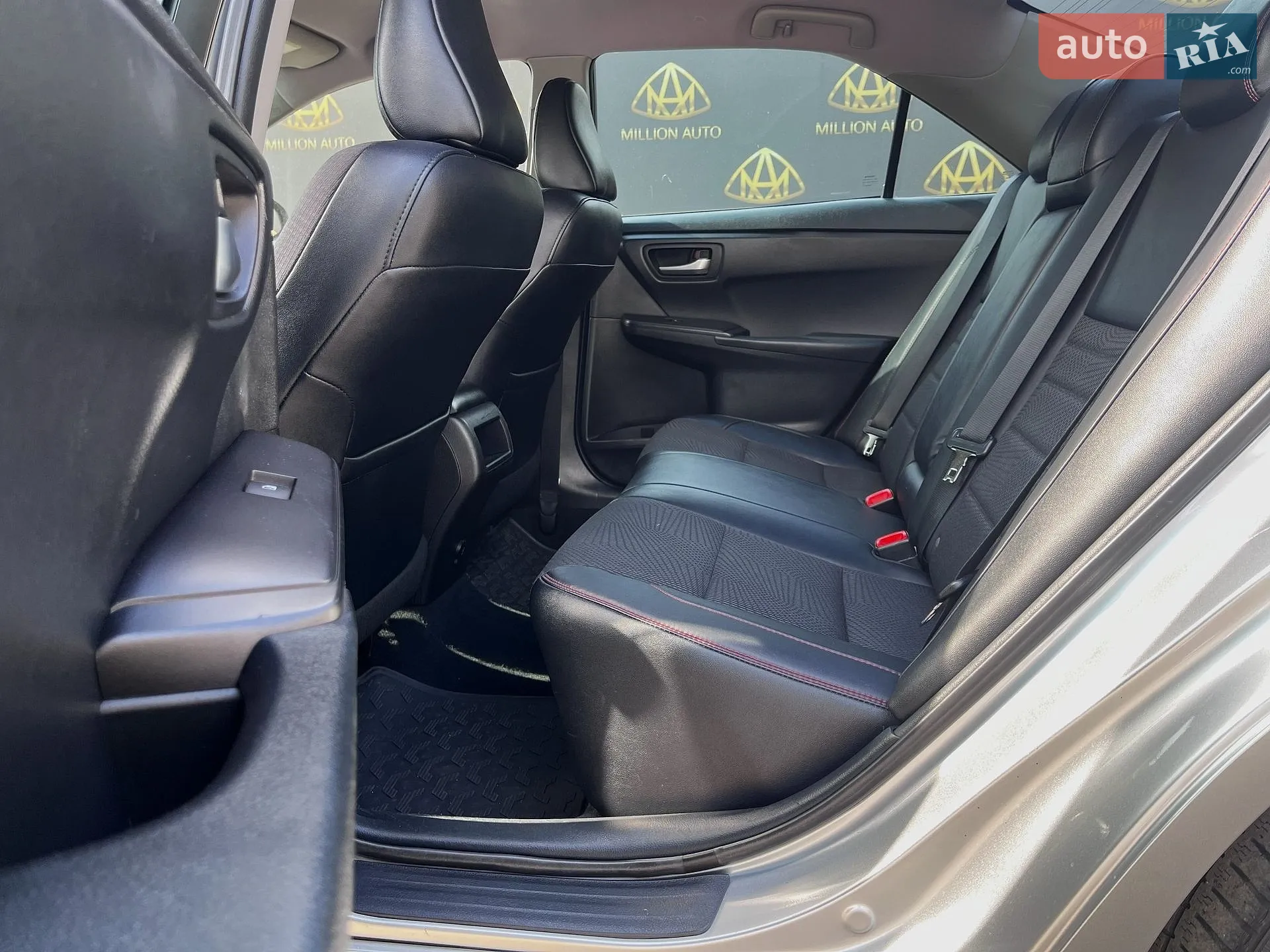 2016 Toyota Camry - мініатюра 10