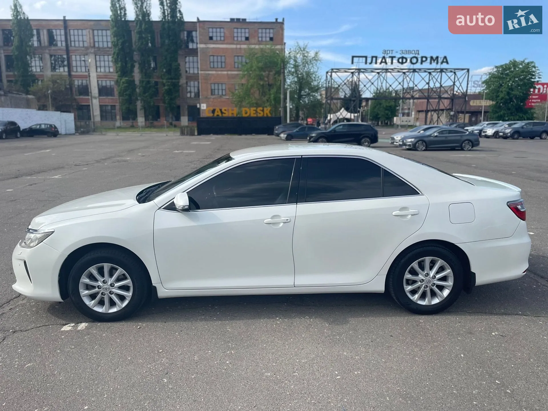 2014 Toyota Camry - мініатюра 2