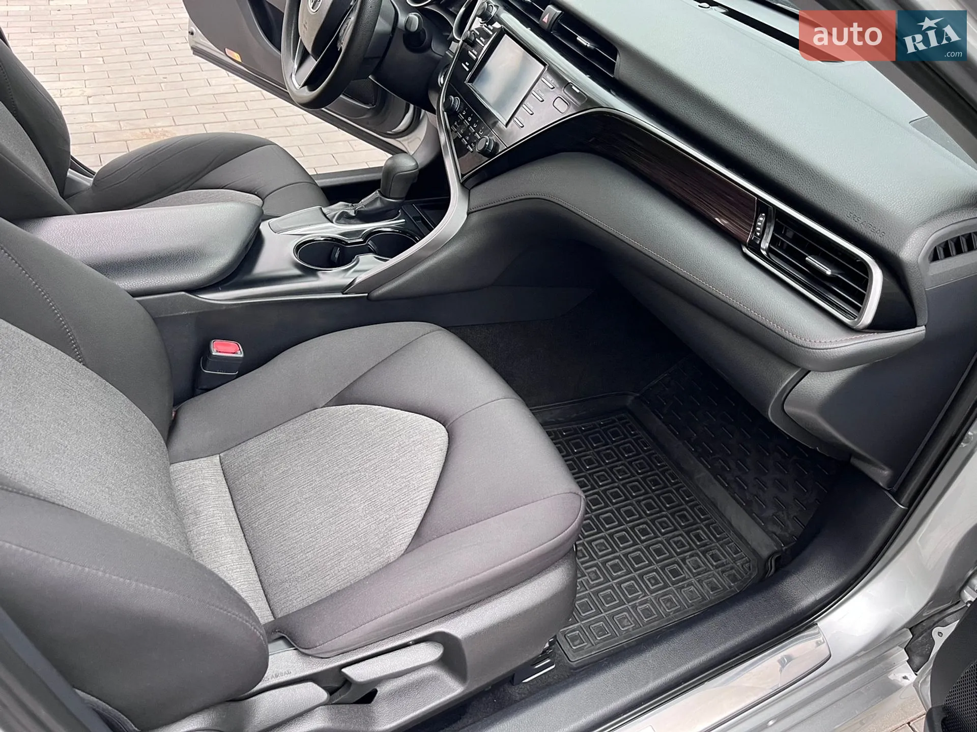 2018 Toyota Camry - мініатюра 16