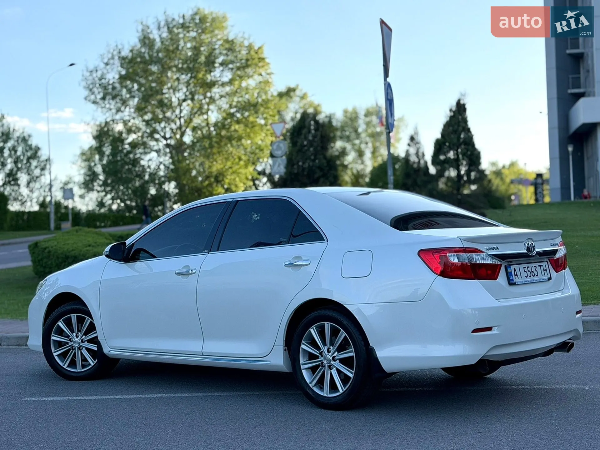 2014 Toyota Camry - мініатюра 19