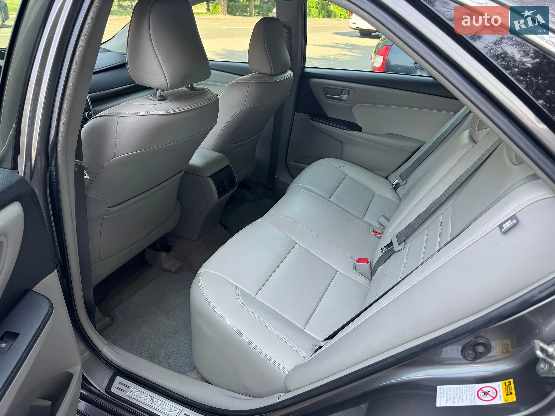 2016 Toyota Camry - мініатюра 16