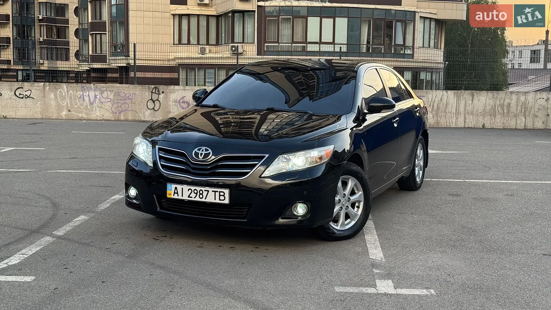 2011 Toyota Camry - фото 1