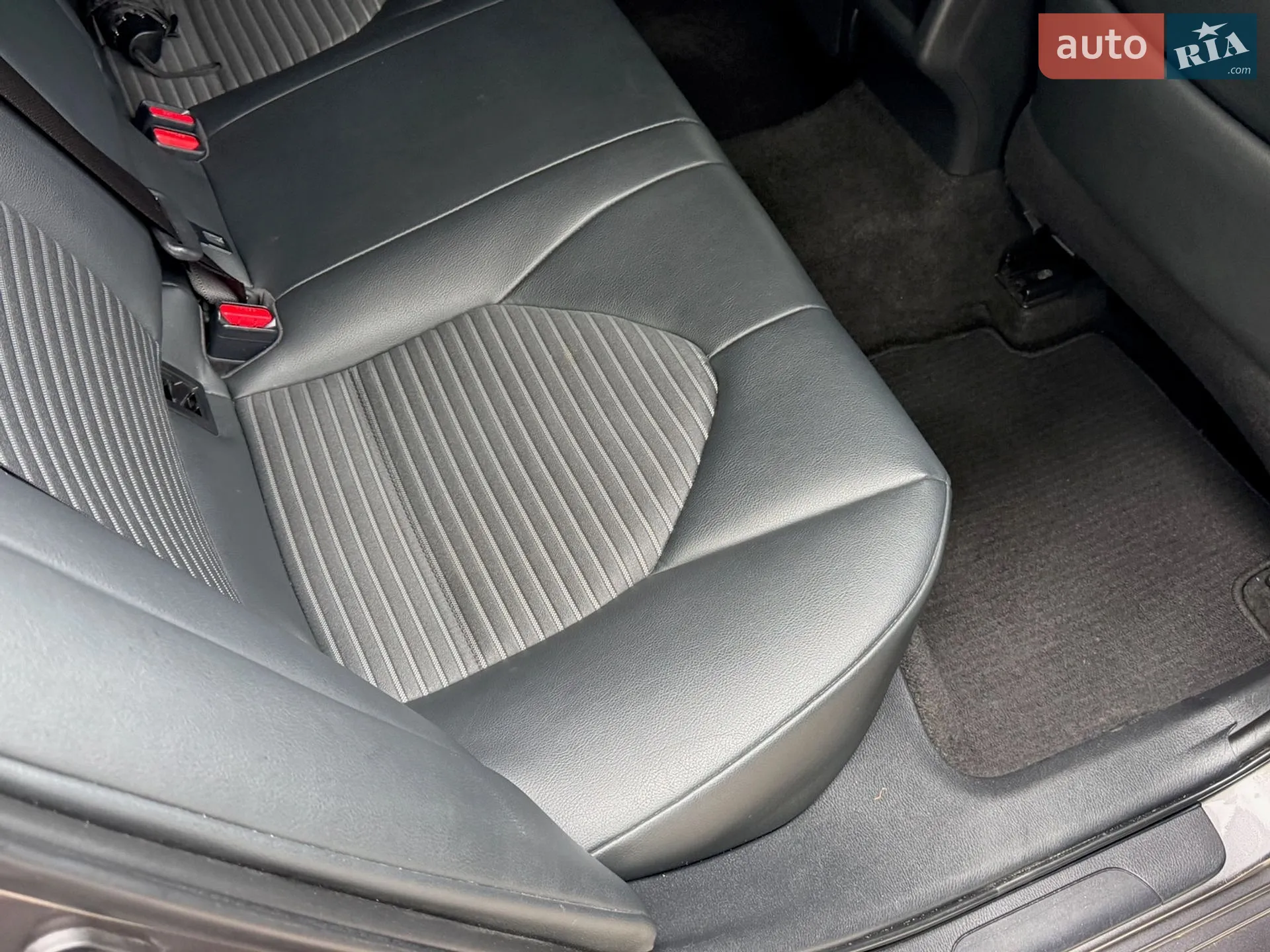 2019 Toyota Camry - мініатюра 44