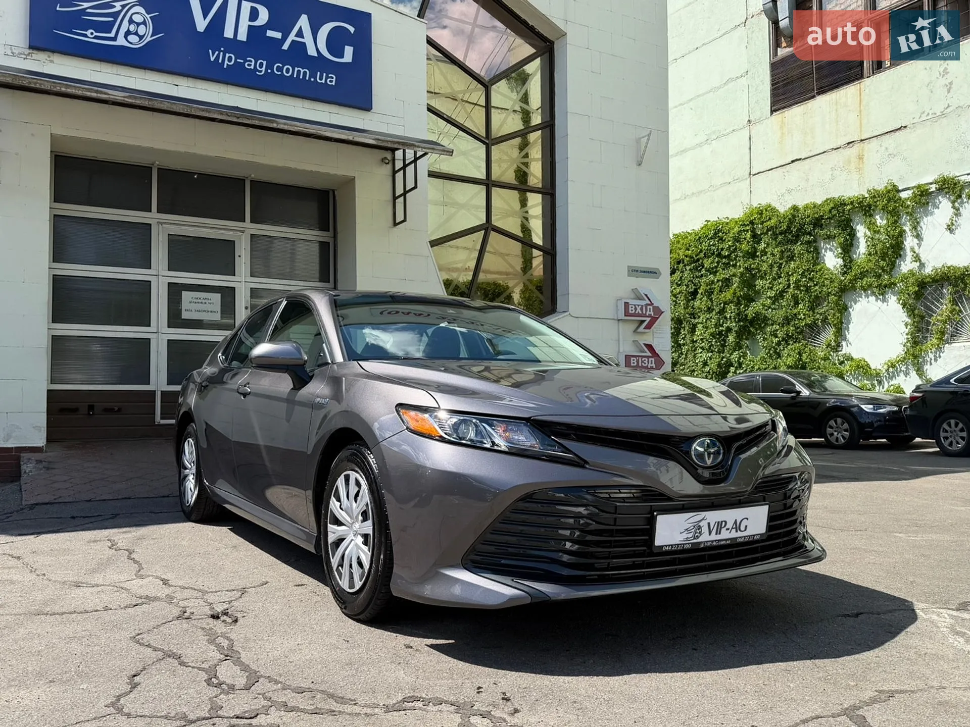 2019 Toyota Camry - фото 1