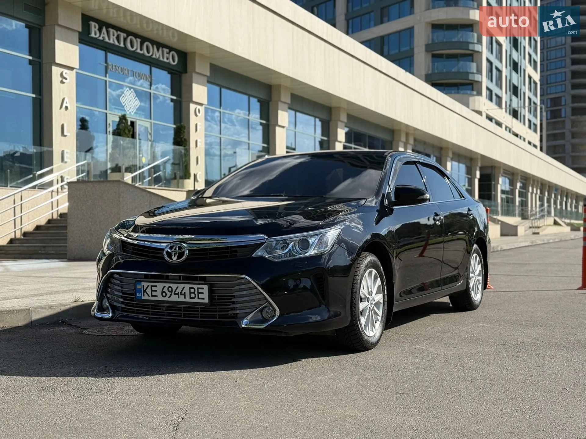 2015 Toyota Camry - фото 1