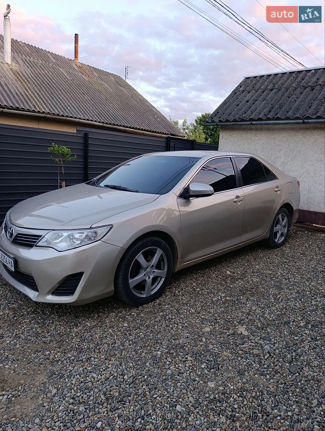 2014 Toyota Camry - мініатюра 2