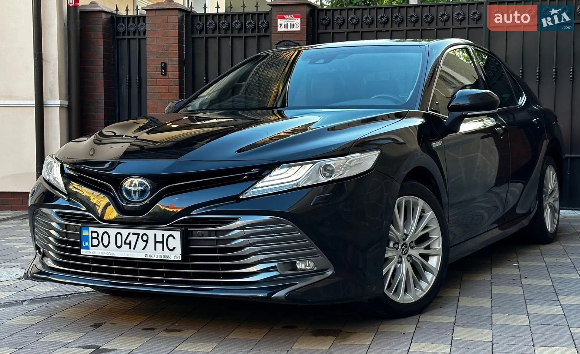 2019 Toyota Camry - фото 1