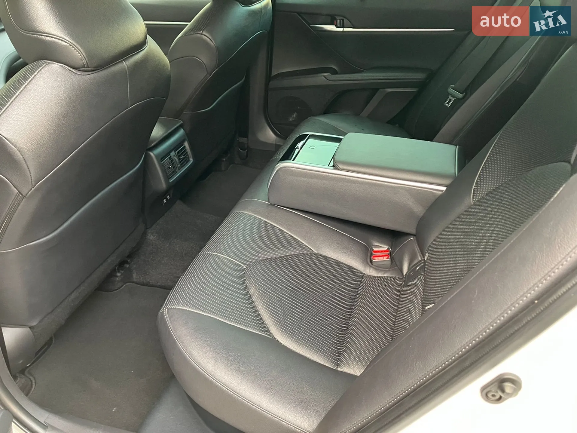 2021 Toyota Camry - мініатюра 10