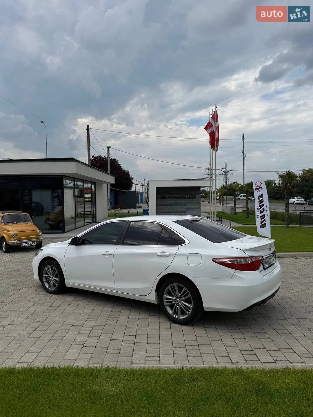 2016 Toyota Camry - мініатюра 11