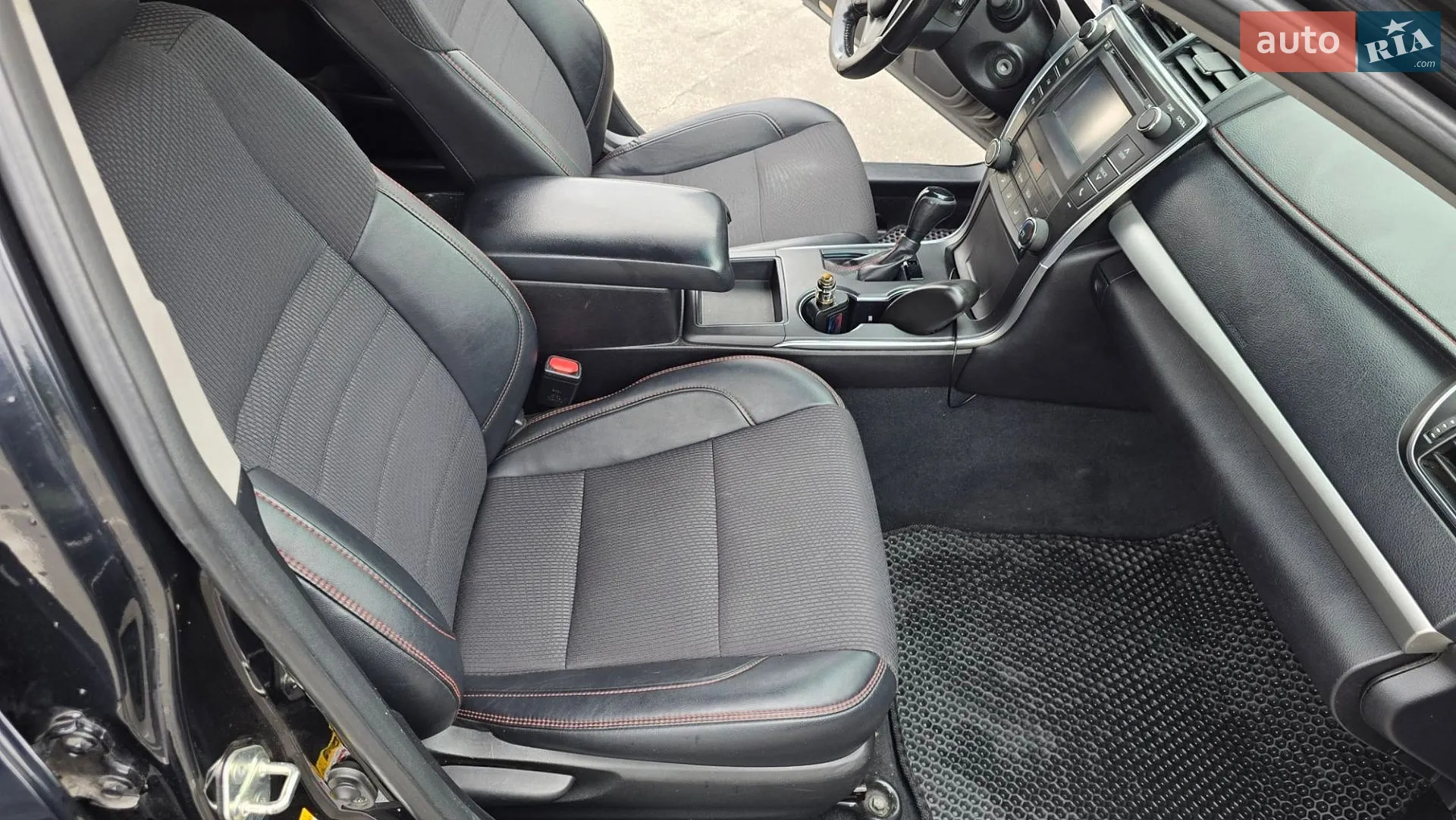 2016 Toyota Camry - мініатюра 18