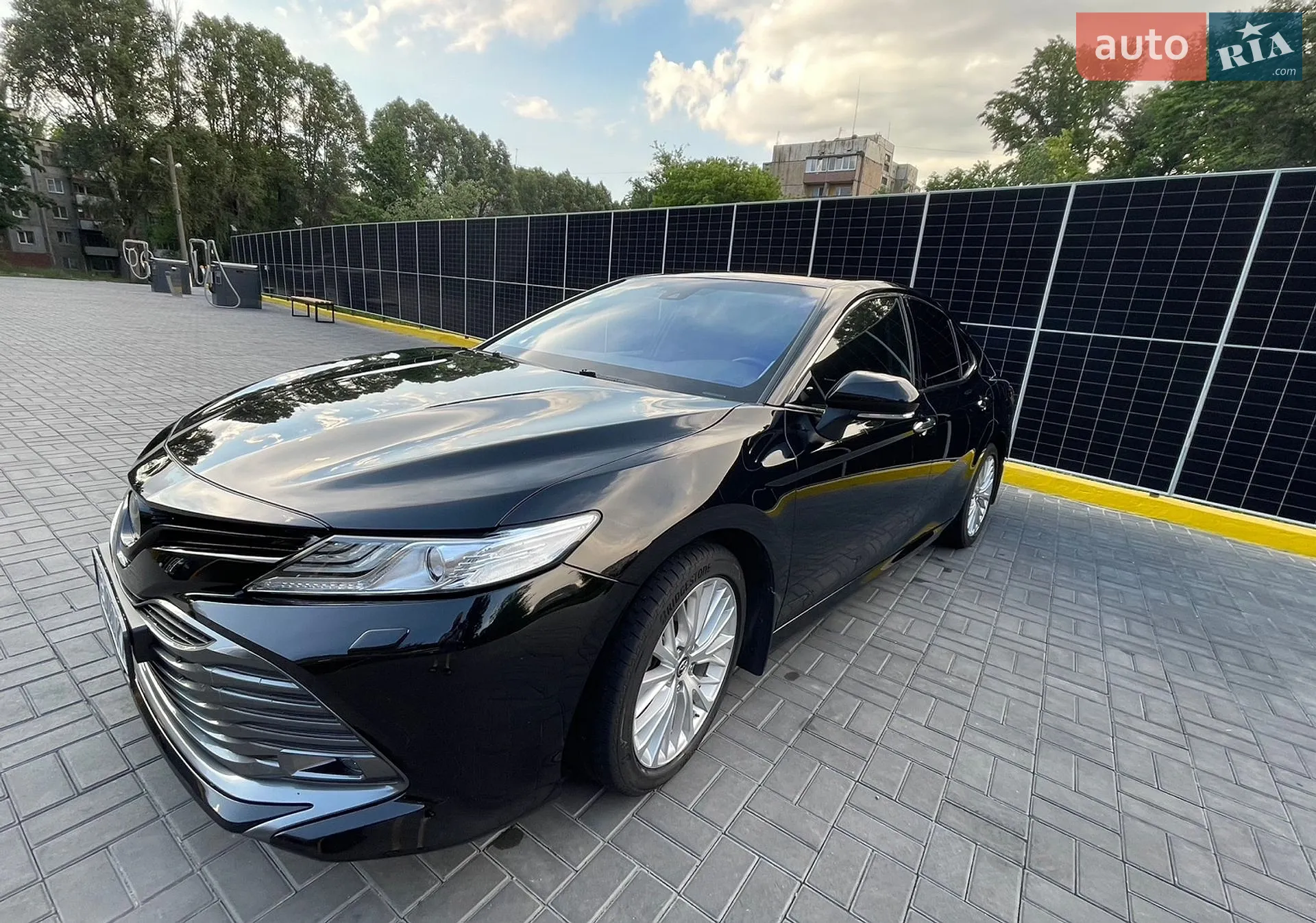 2019 Toyota Camry - мініатюра 2