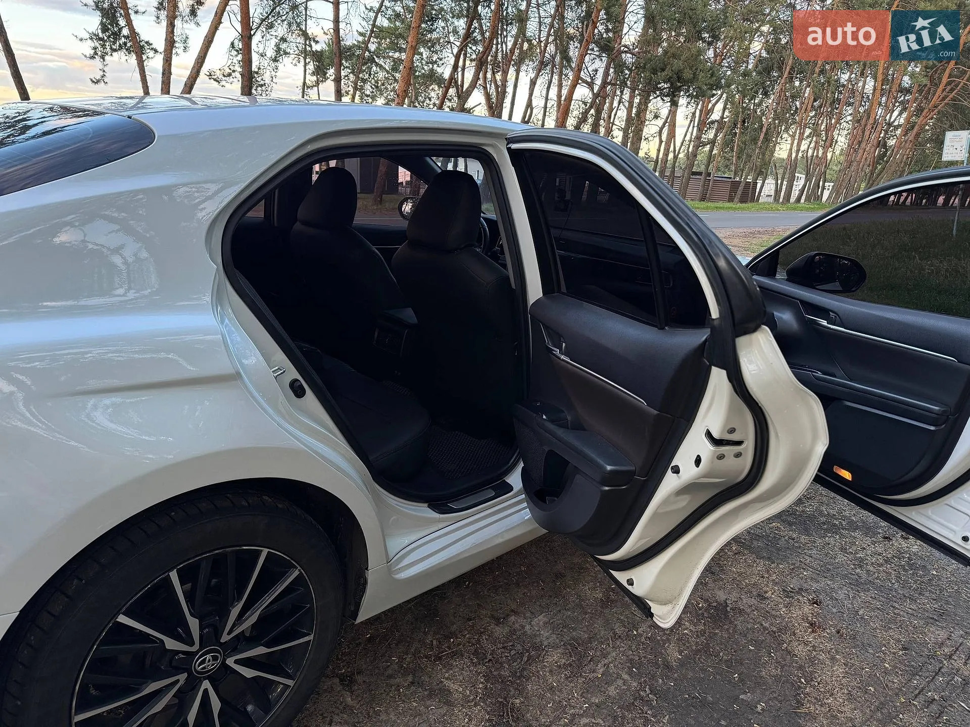 2019 Toyota Camry - мініатюра 19