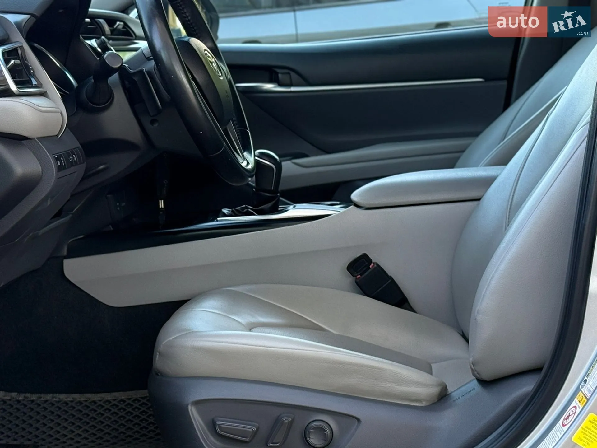 2018 Toyota Camry - мініатюра 16