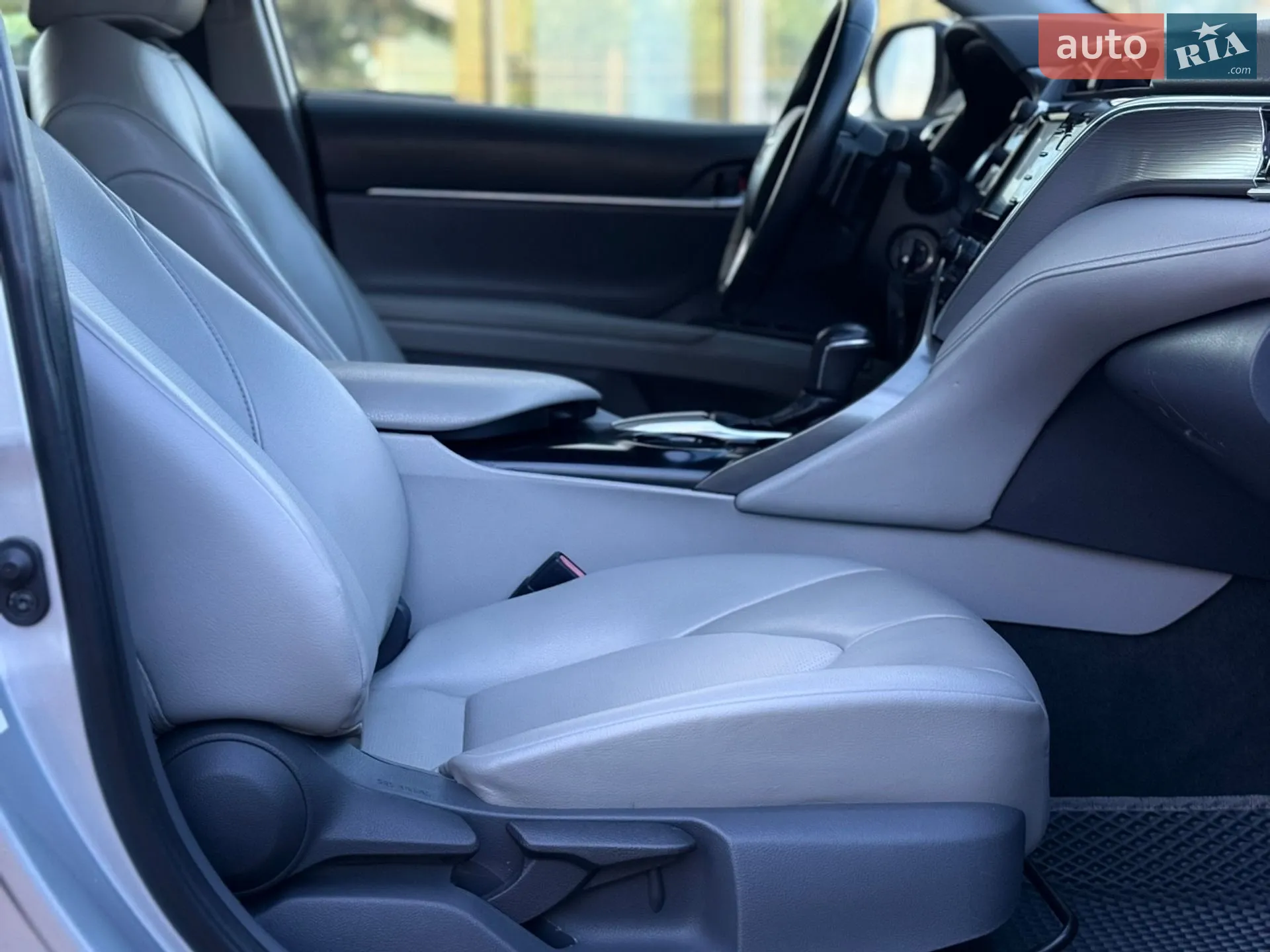 2018 Toyota Camry - мініатюра 19