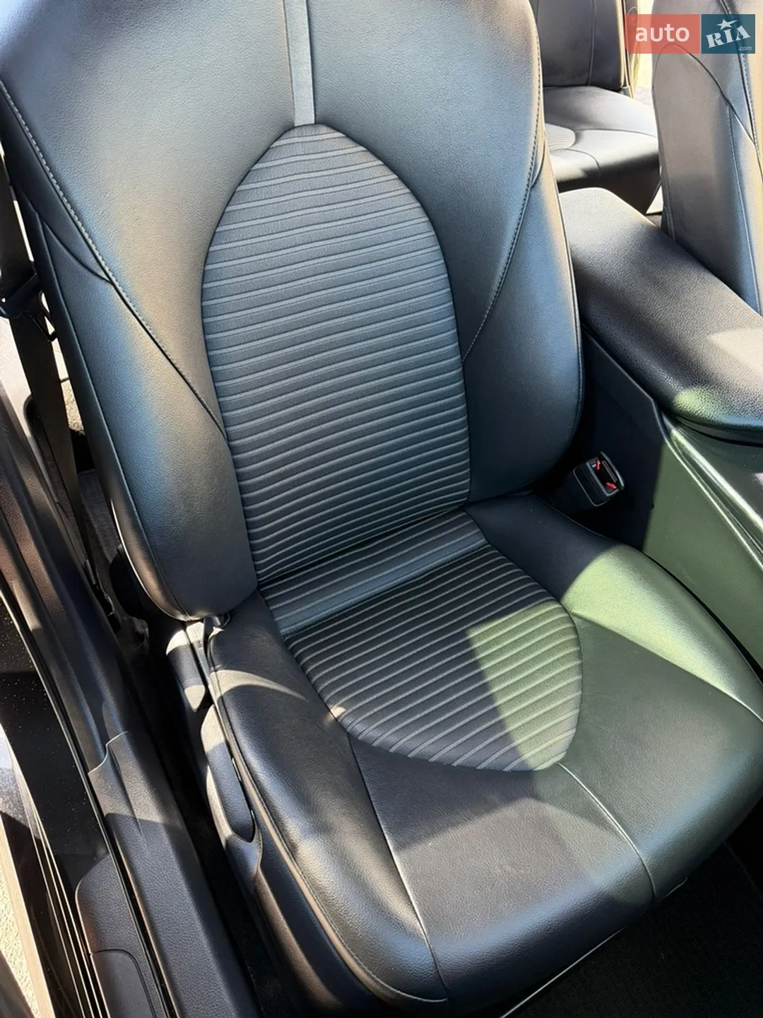 2018 Toyota Camry - мініатюра 31
