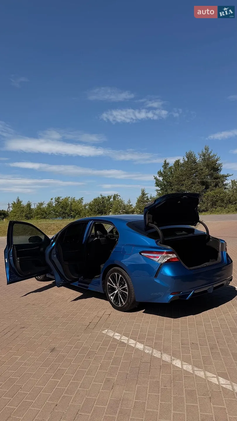 2020 Toyota Camry - мініатюра 2
