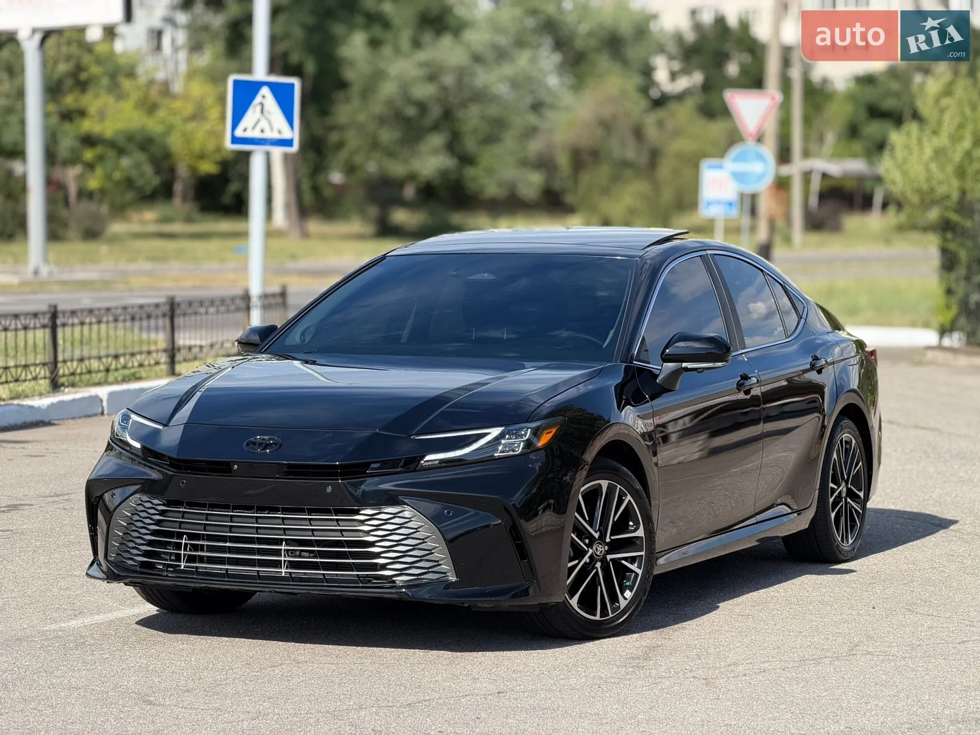 2025 Toyota Camry - мініатюра 3