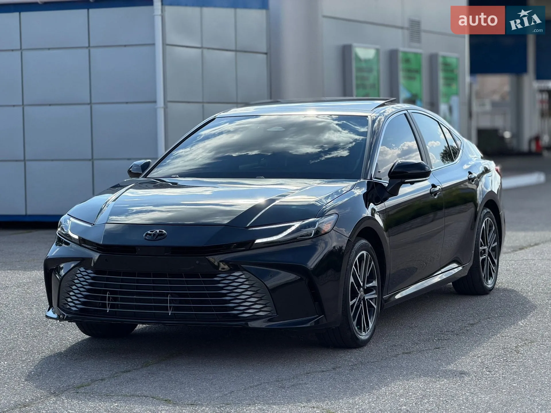 2025 Toyota Camry - фото 1