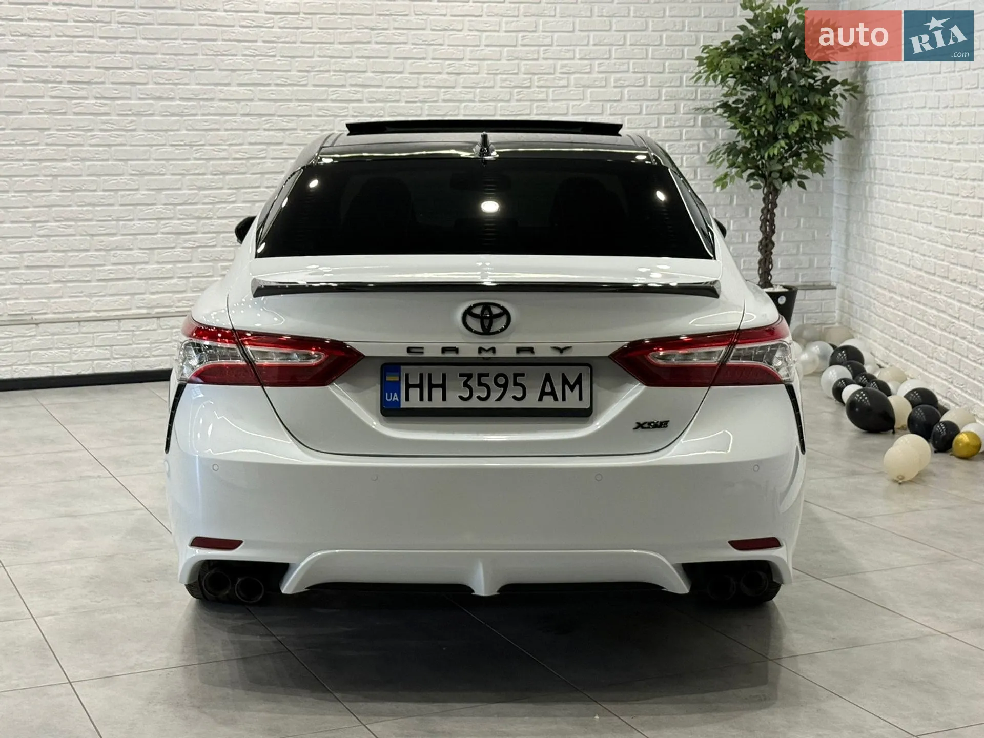 2019 Toyota Camry - мініатюра 2