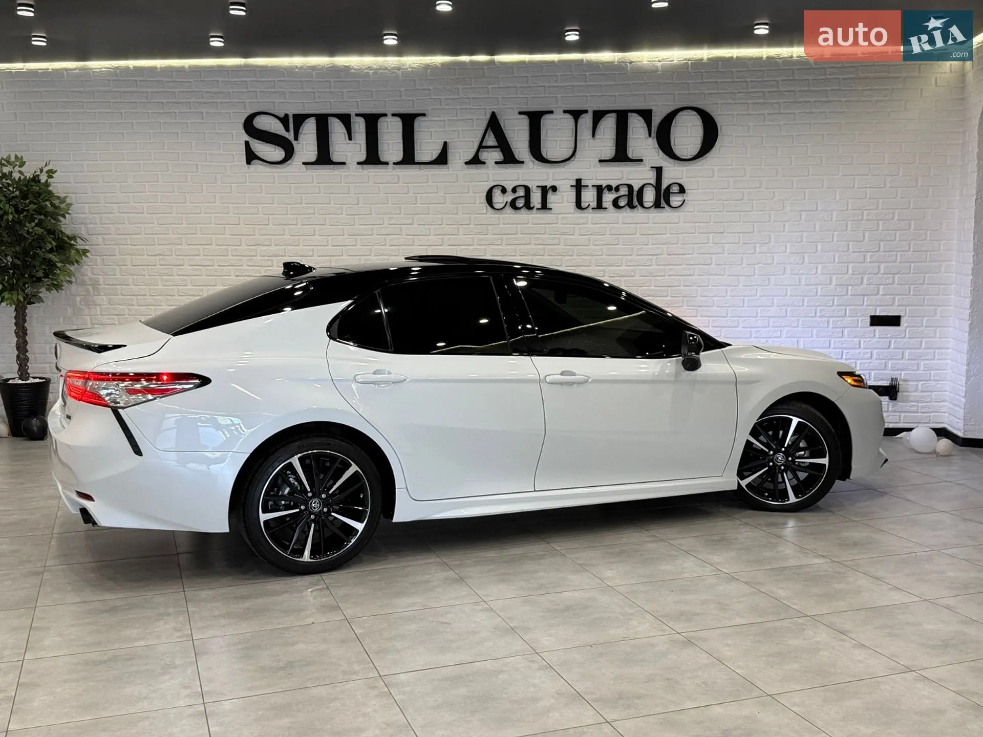 2019 Toyota Camry - мініатюра 11
