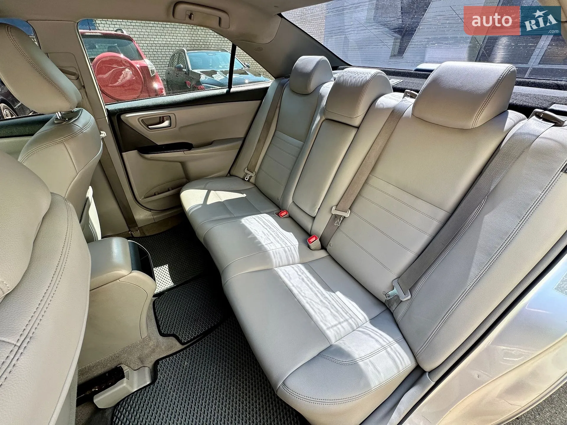 2016 Toyota Camry - мініатюра 22