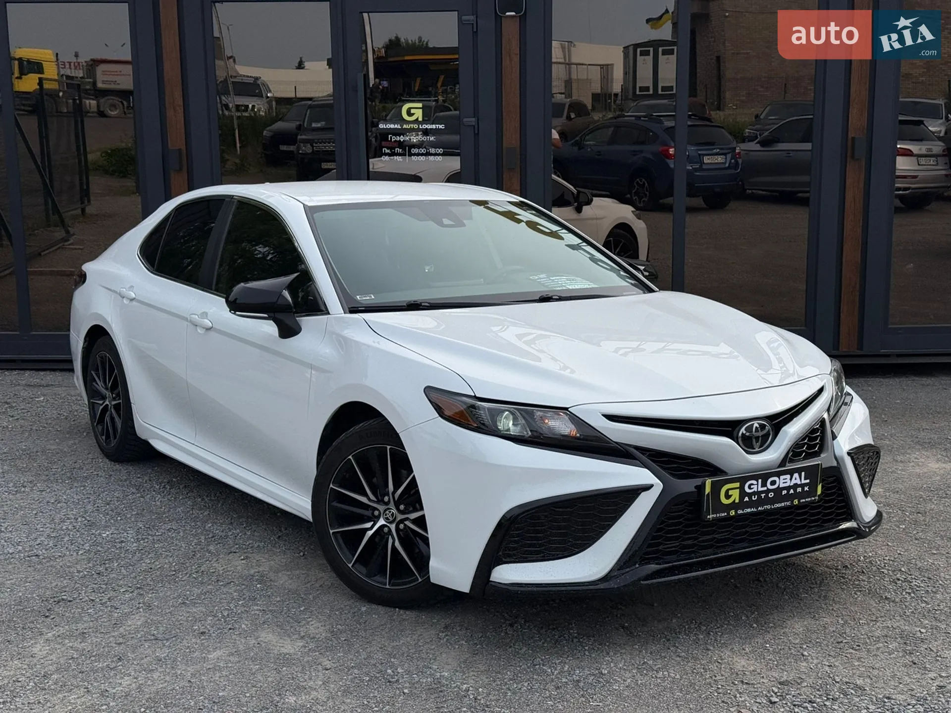 2022 Toyota Camry - фото 1