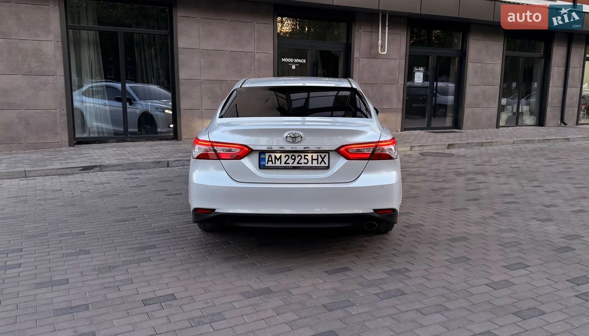 2018 Toyota Camry - мініатюра 16