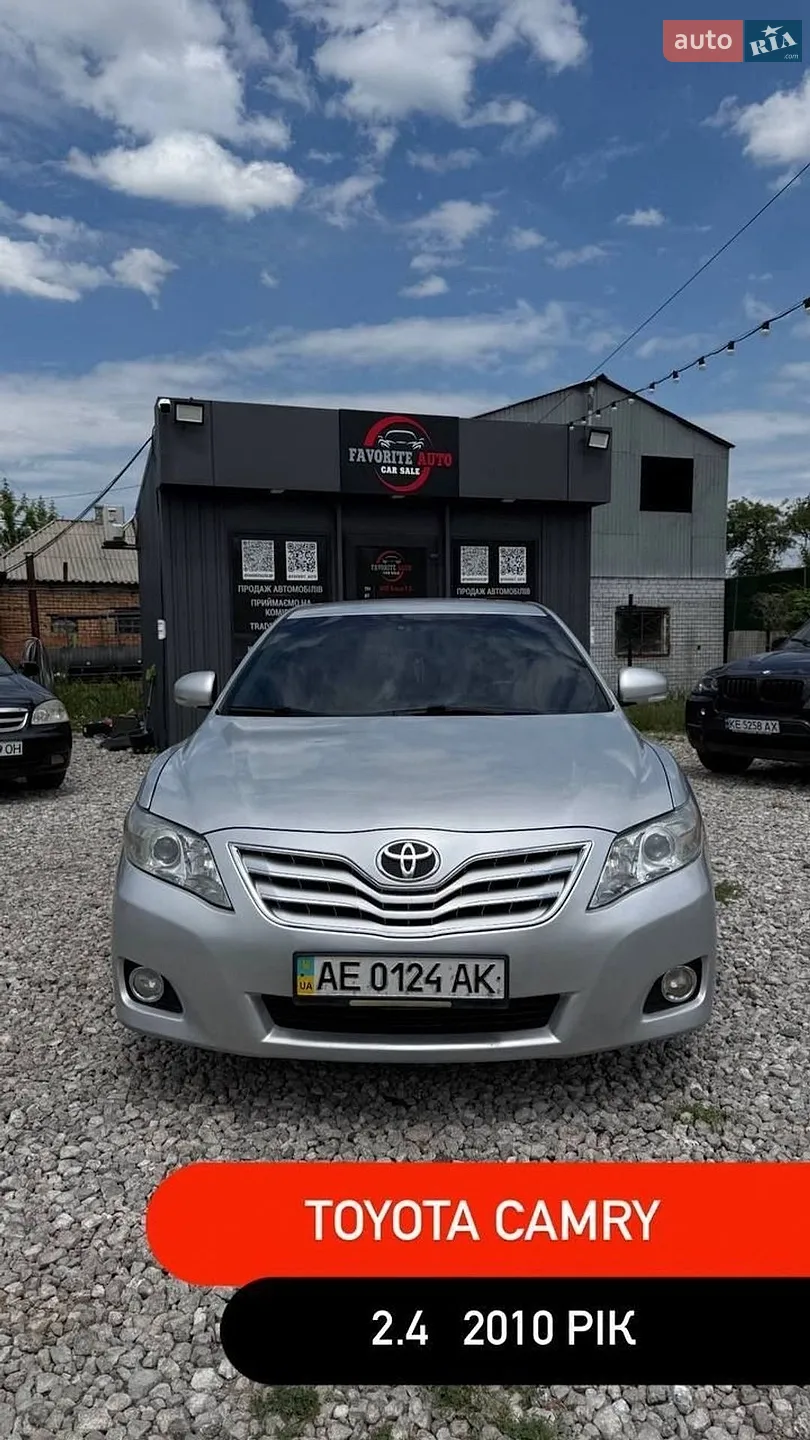 2010 Toyota Camry - фото 1