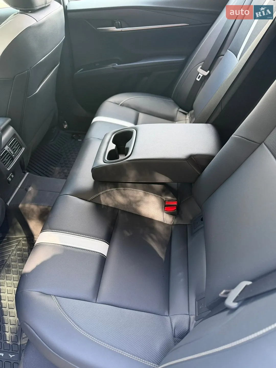 2025 Toyota Camry - мініатюра 17