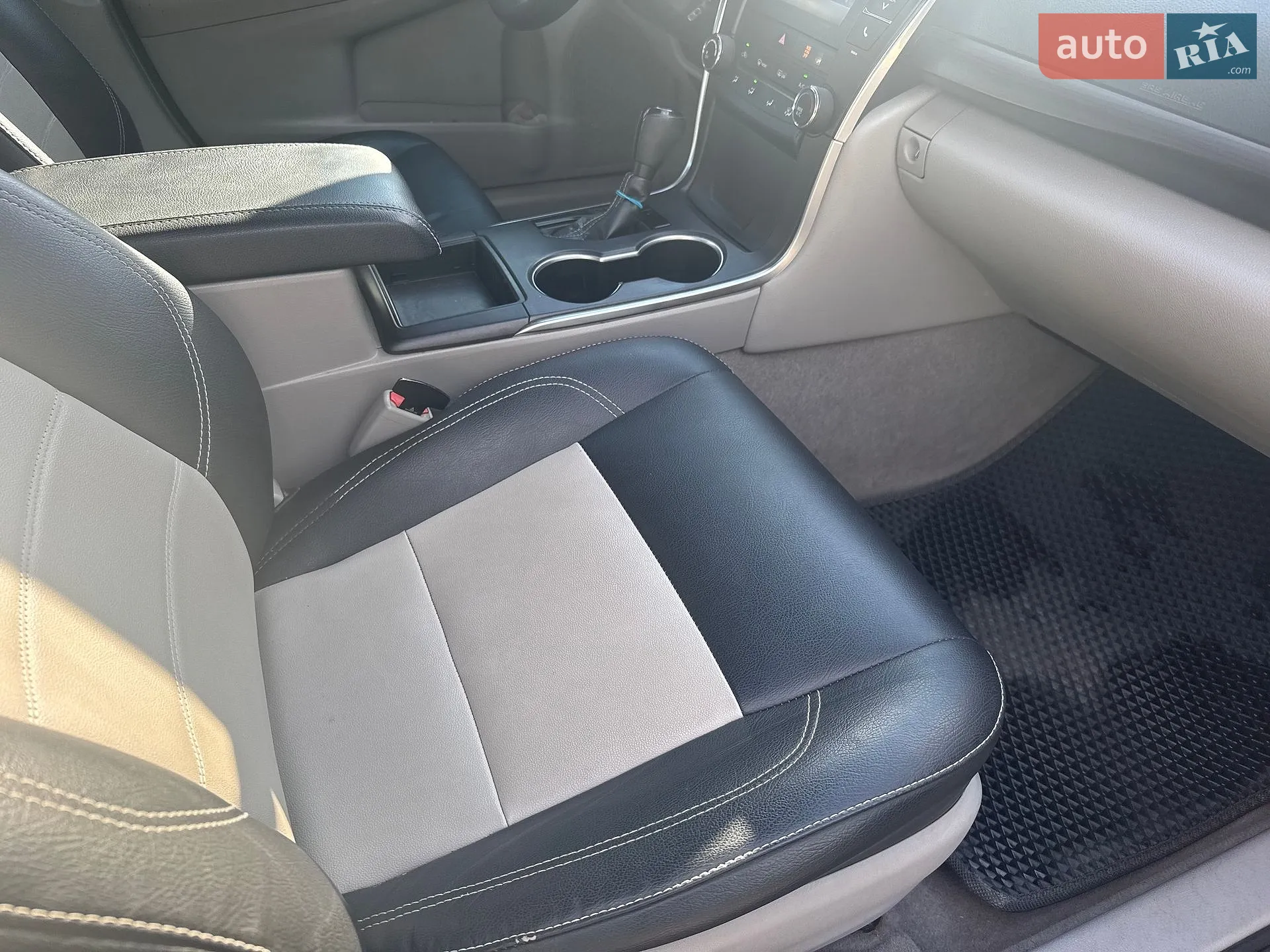 2016 Toyota Camry - мініатюра 12