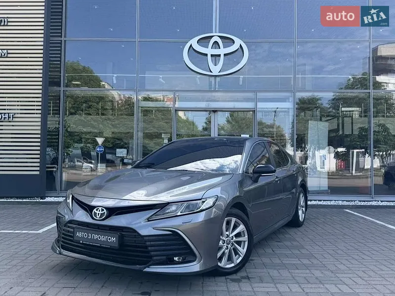 Toyota Camry 2021