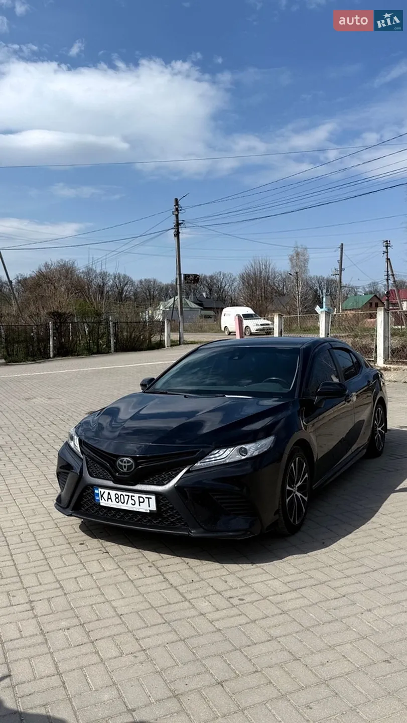 2019 Toyota Camry - фото 1