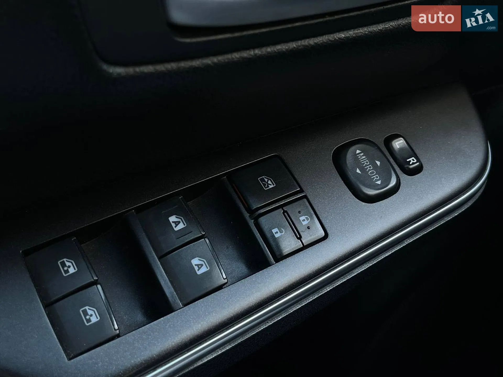 2016 Toyota Camry - мініатюра 17