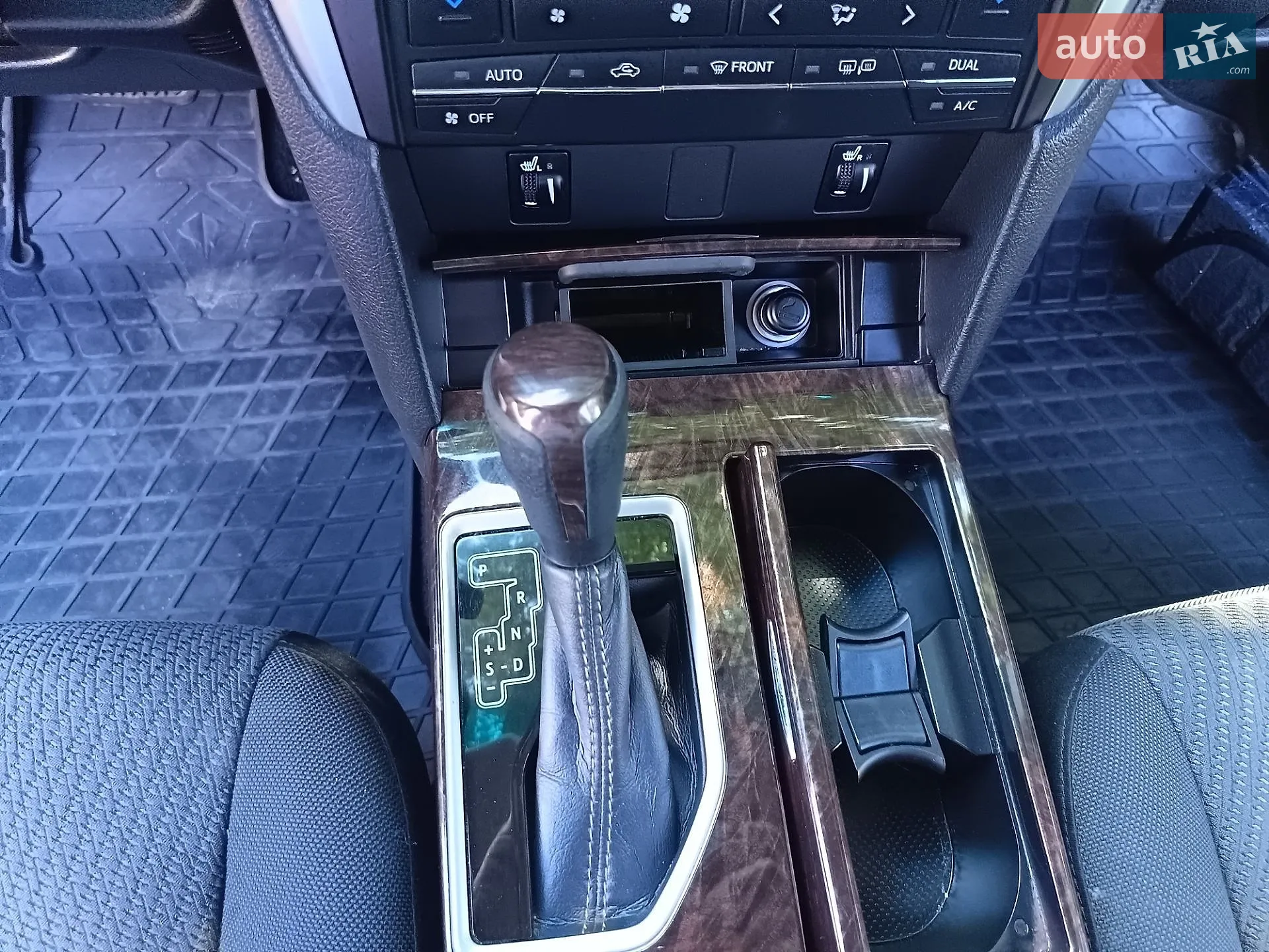 2017 Toyota Camry - мініатюра 21