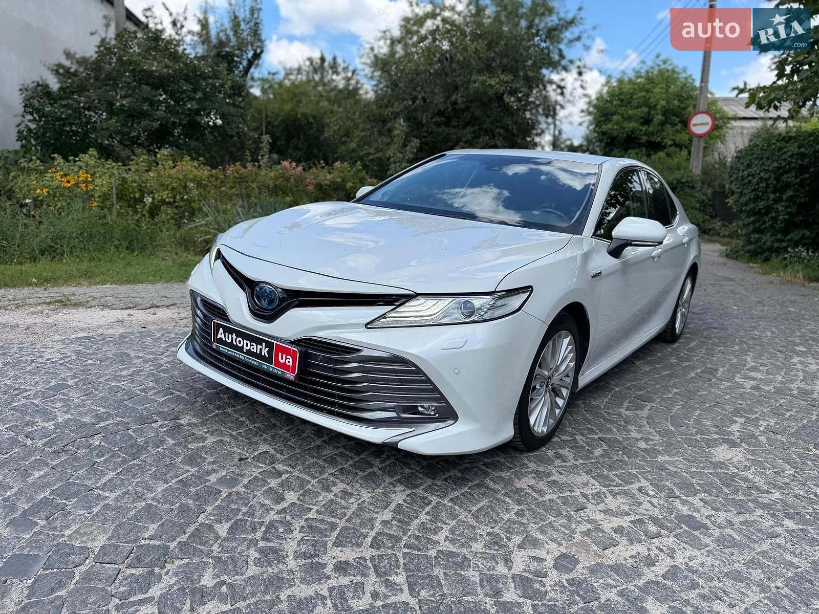 2019 Toyota Camry - фото 1