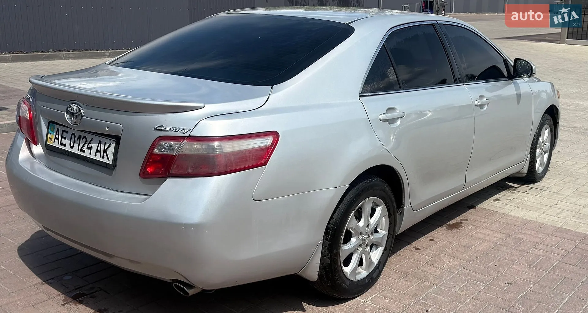 2010 Toyota Camry - фото 1