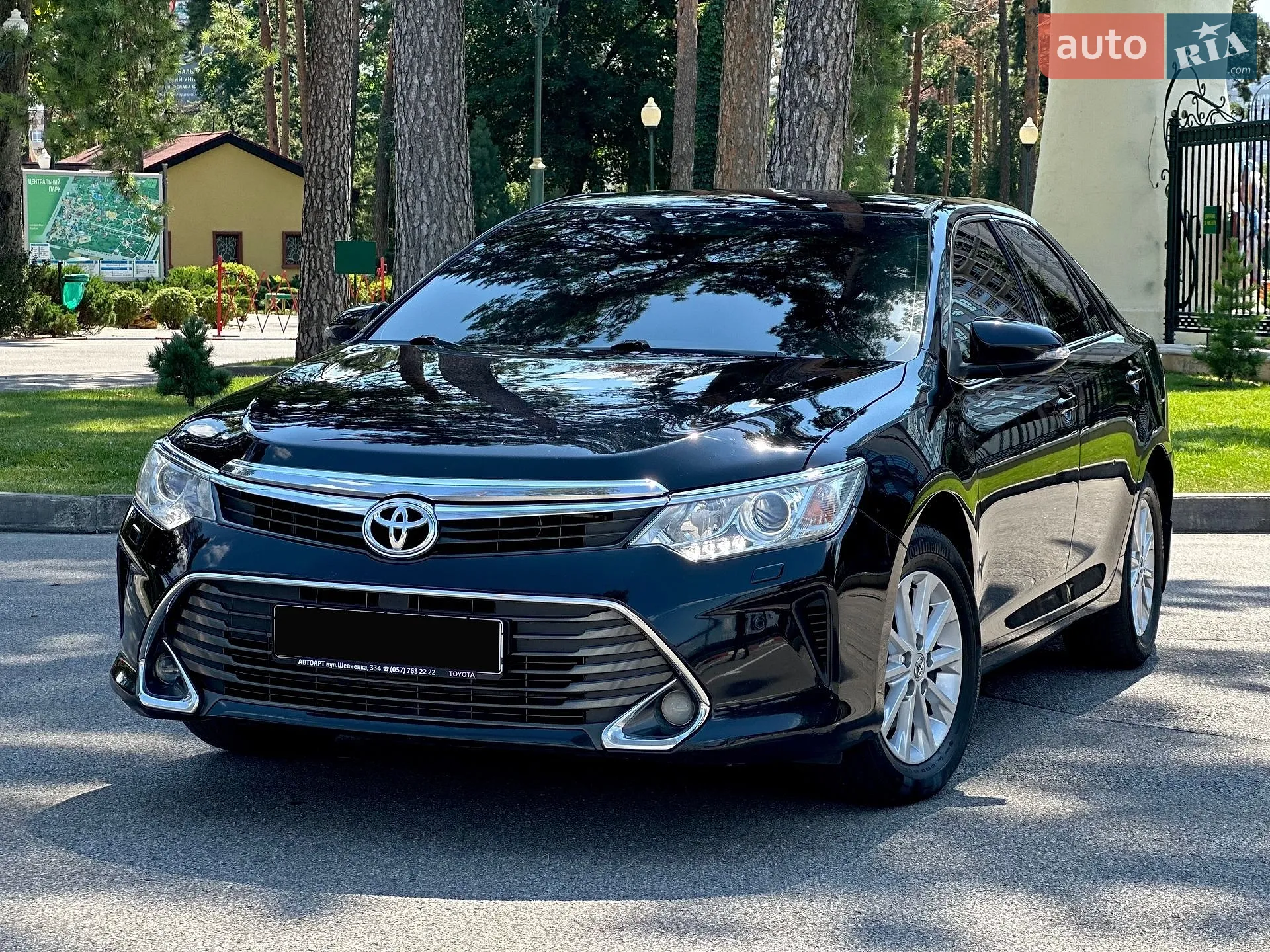 2015 Toyota Camry - фото 1
