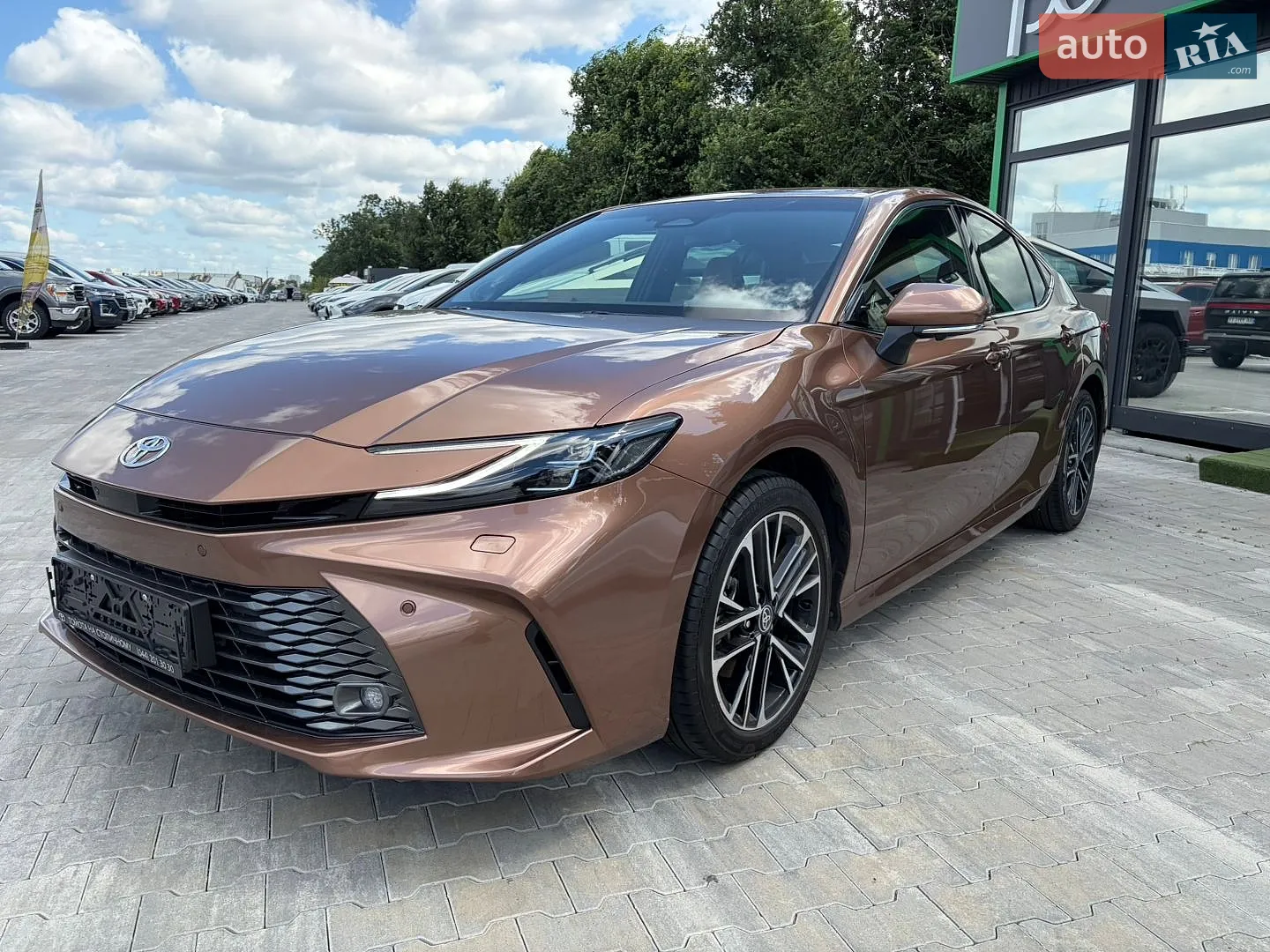2025 Toyota Camry - мініатюра 2