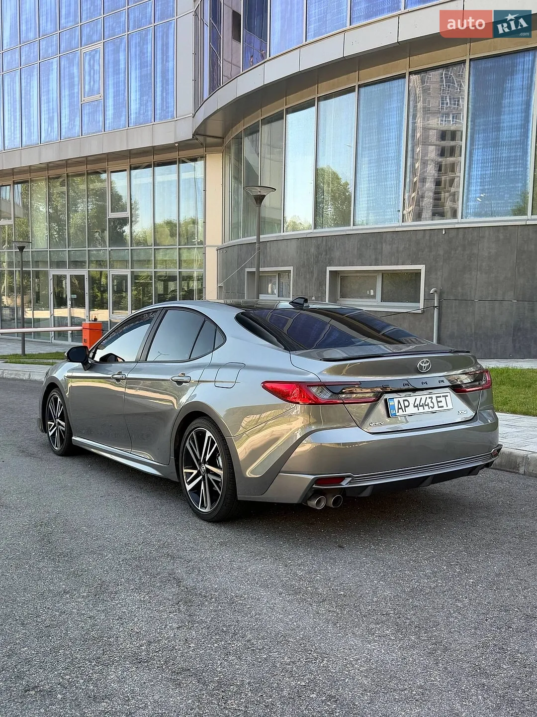 2025 Toyota Camry - мініатюра 2