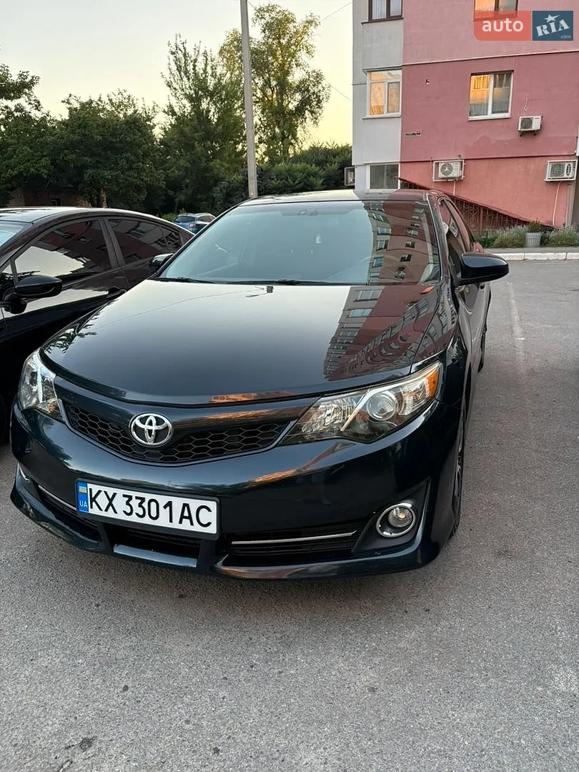 2013 Toyota Camry - фото 1