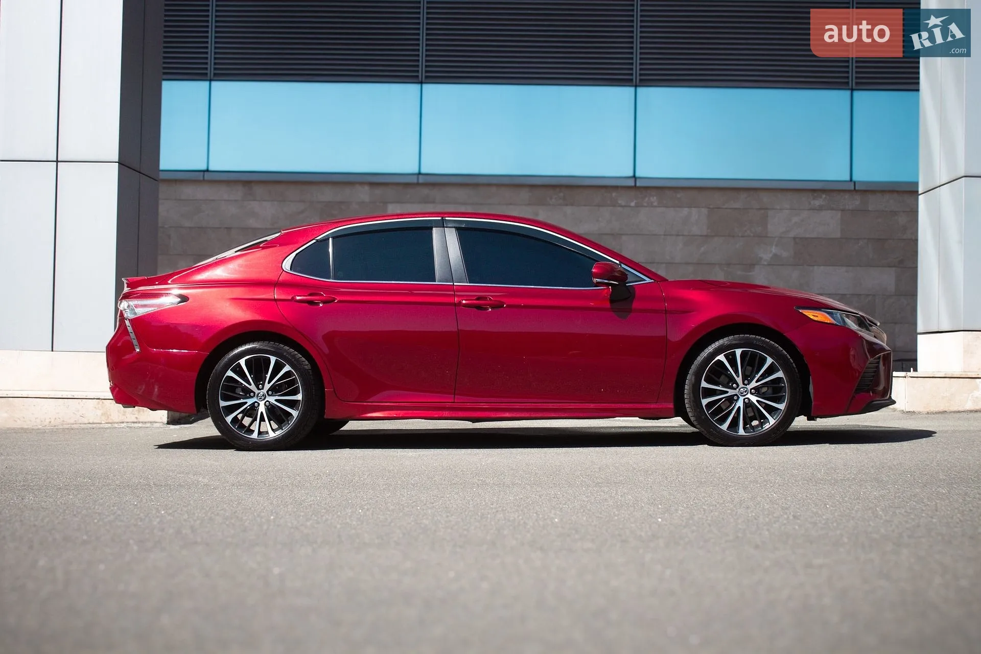 2018 Toyota Camry - мініатюра 2