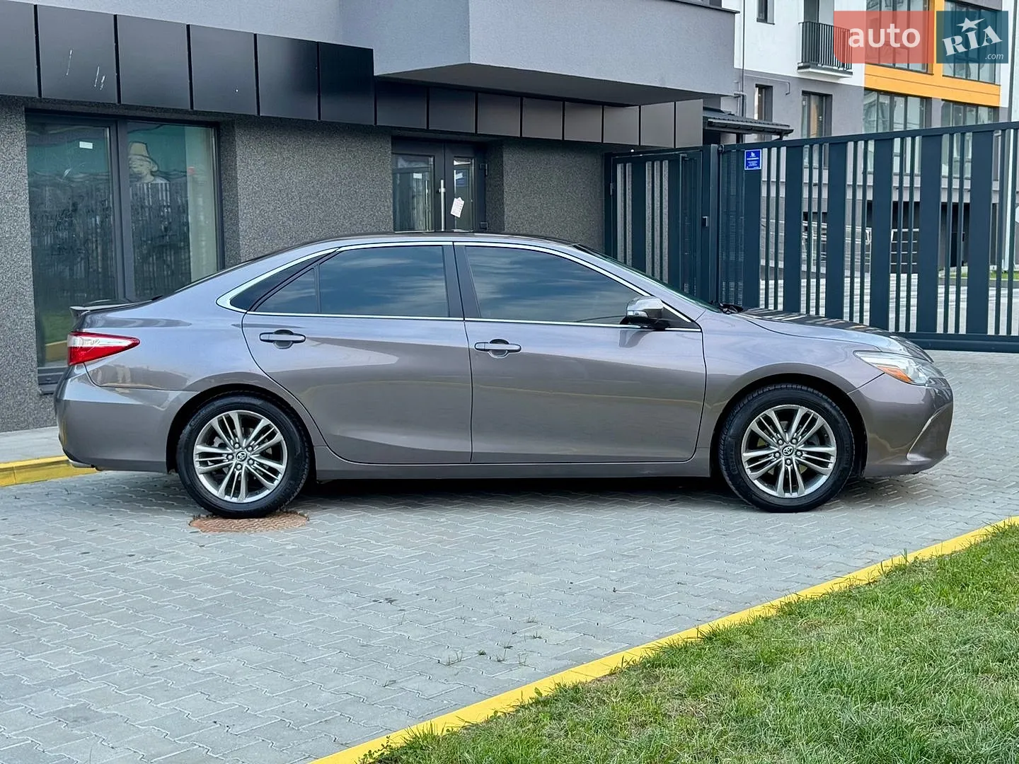 2016 Toyota Camry - мініатюра 8
