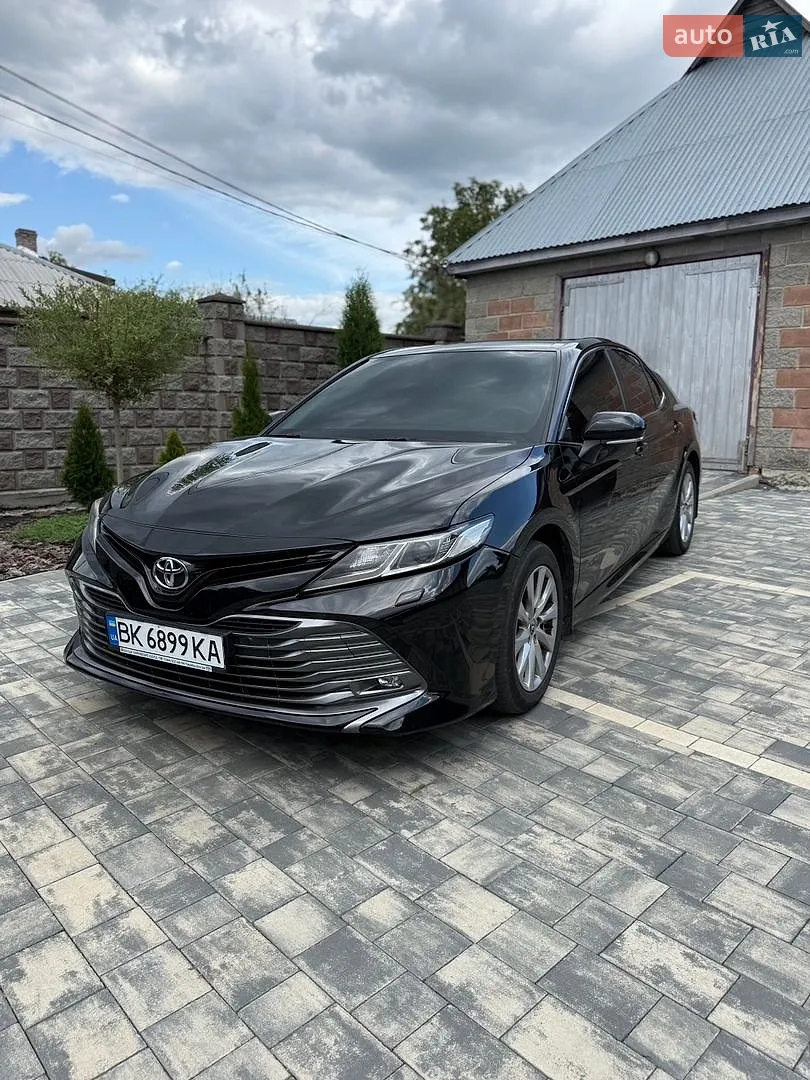 2019 Toyota Camry - фото 1