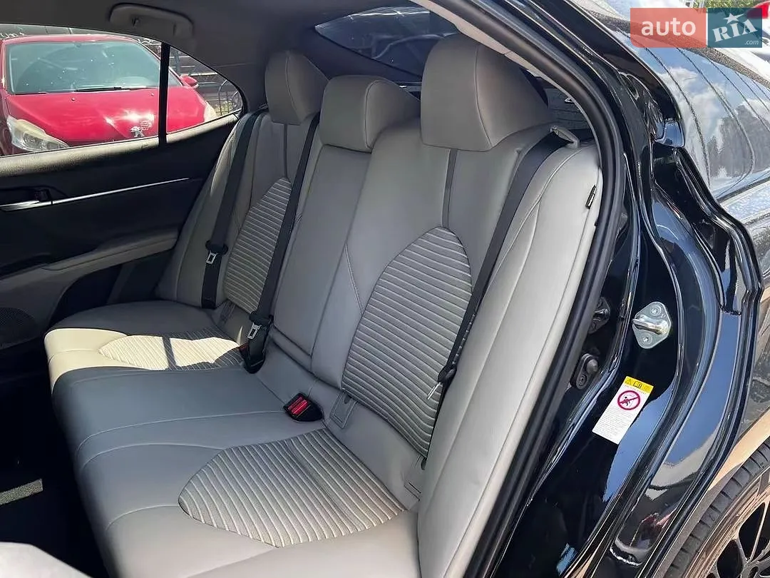 2018 Toyota Camry - мініатюра 16