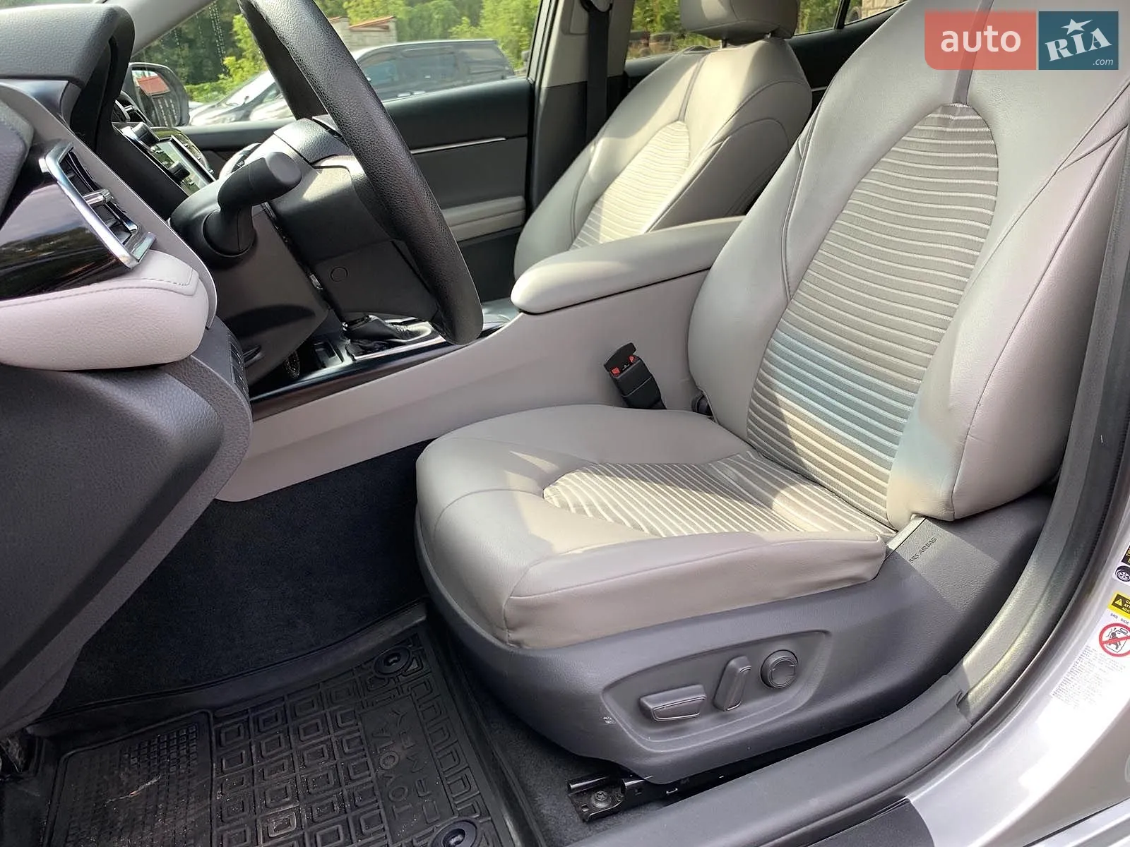 2018 Toyota Camry - мініатюра 17